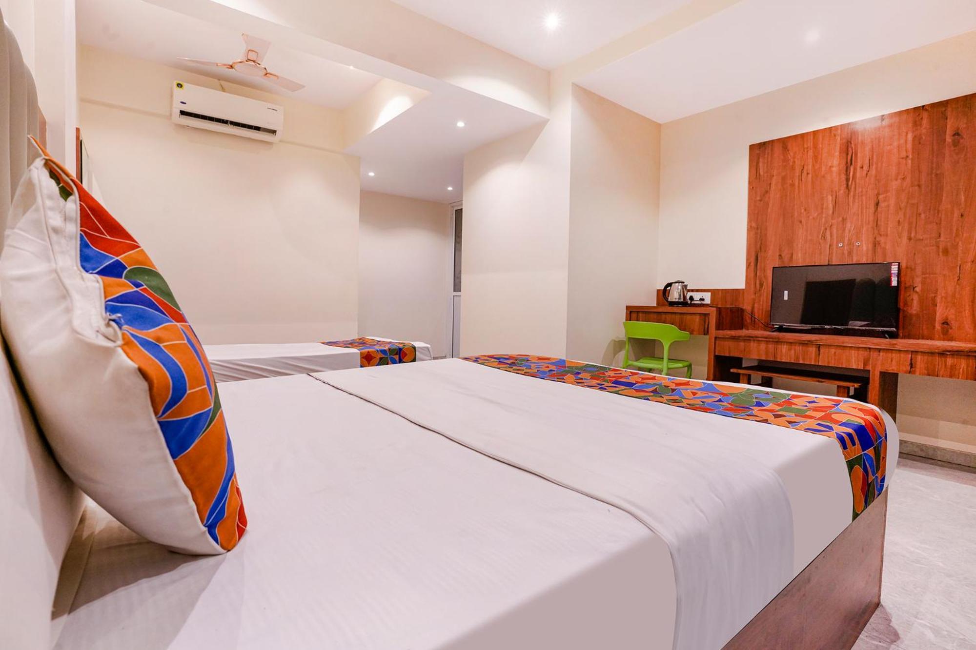 ホテル Fabexpress Utsav Residency - Nr Panvel Jāmb エクステリア 写真