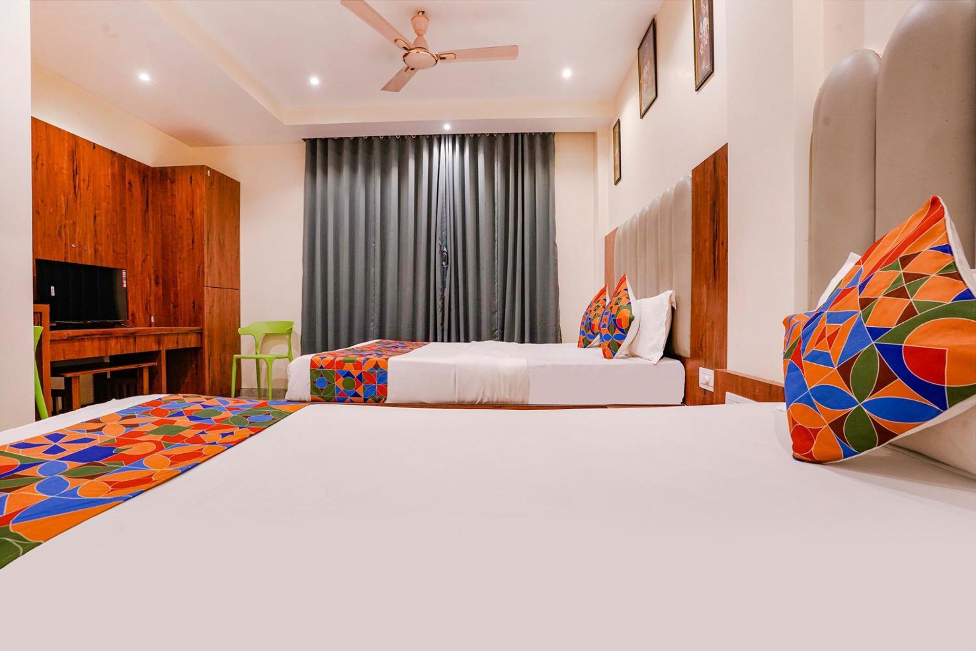 ホテル Fabexpress Utsav Residency - Nr Panvel Jāmb エクステリア 写真