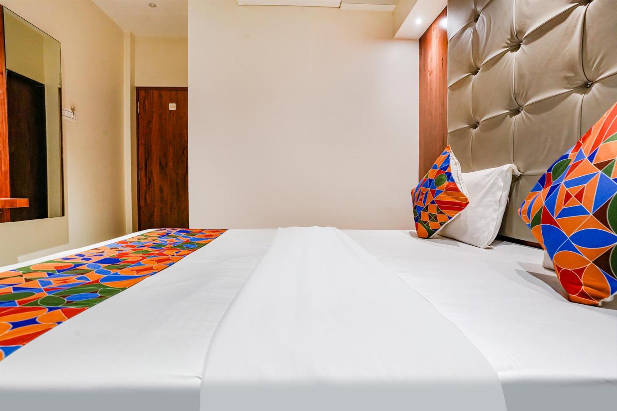 ホテル Fabexpress Utsav Residency - Nr Panvel Jāmb エクステリア 写真