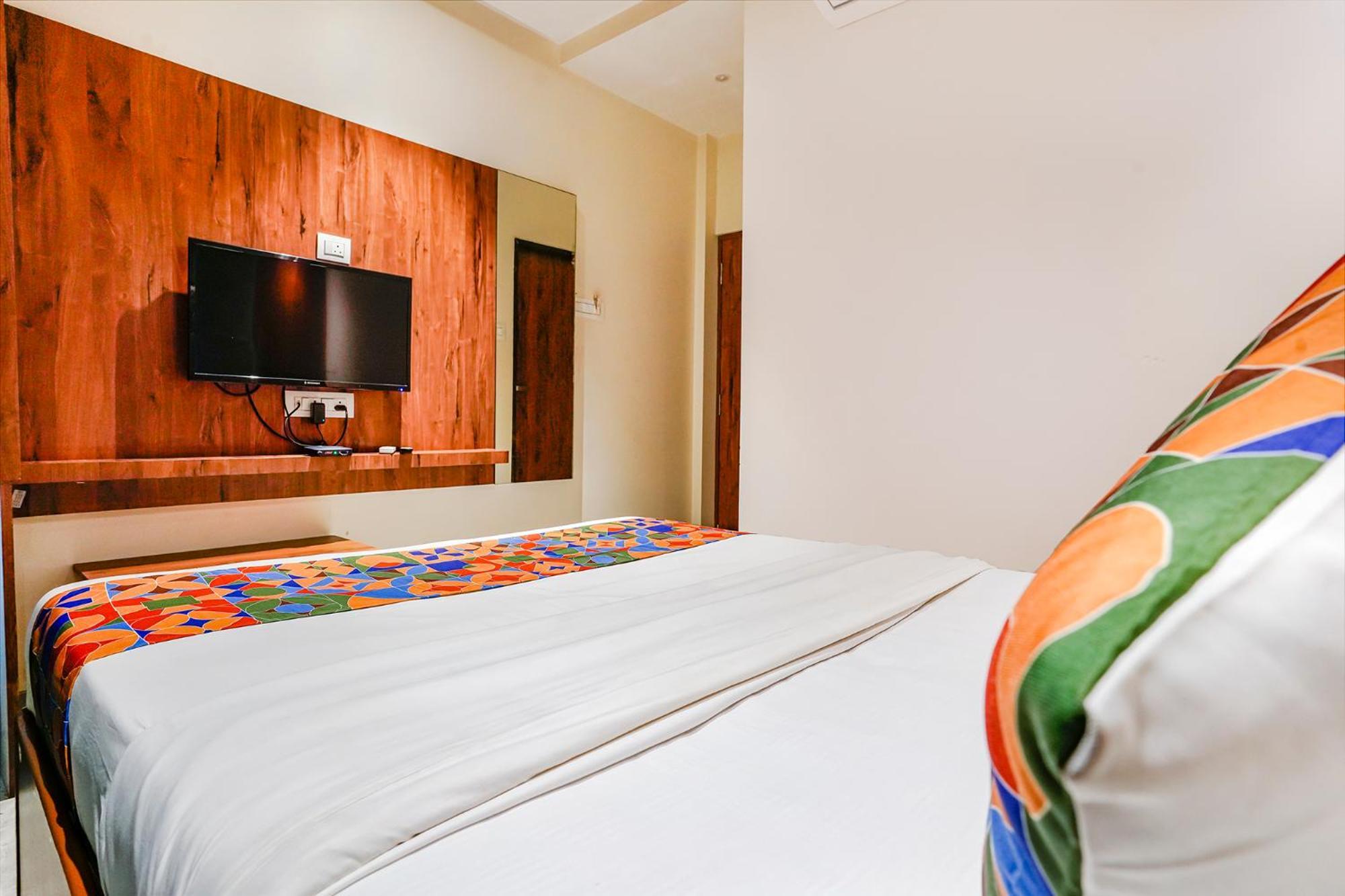ホテル Fabexpress Utsav Residency - Nr Panvel Jāmb エクステリア 写真