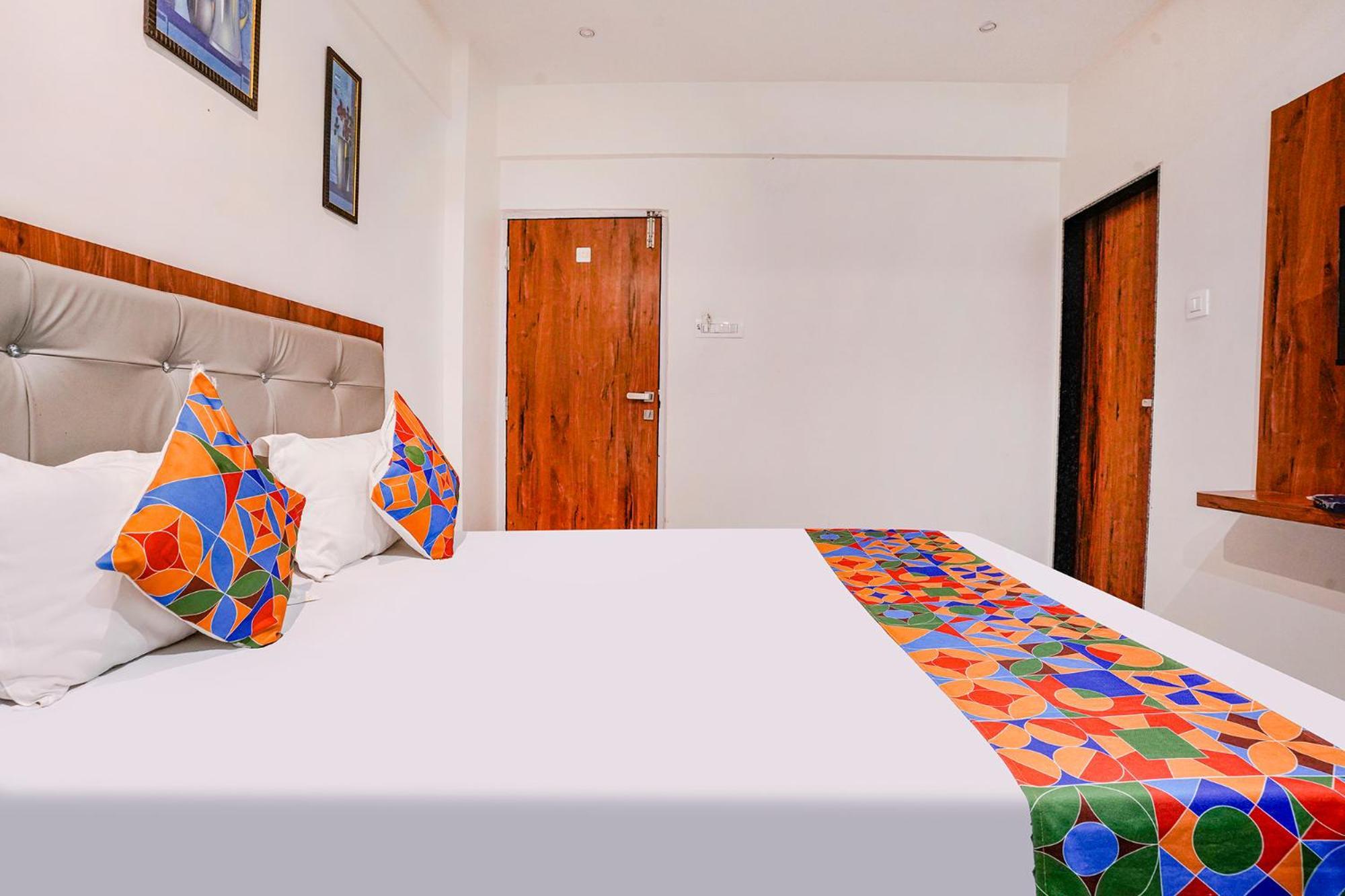 ホテル Fabexpress Utsav Residency - Nr Panvel Jāmb エクステリア 写真