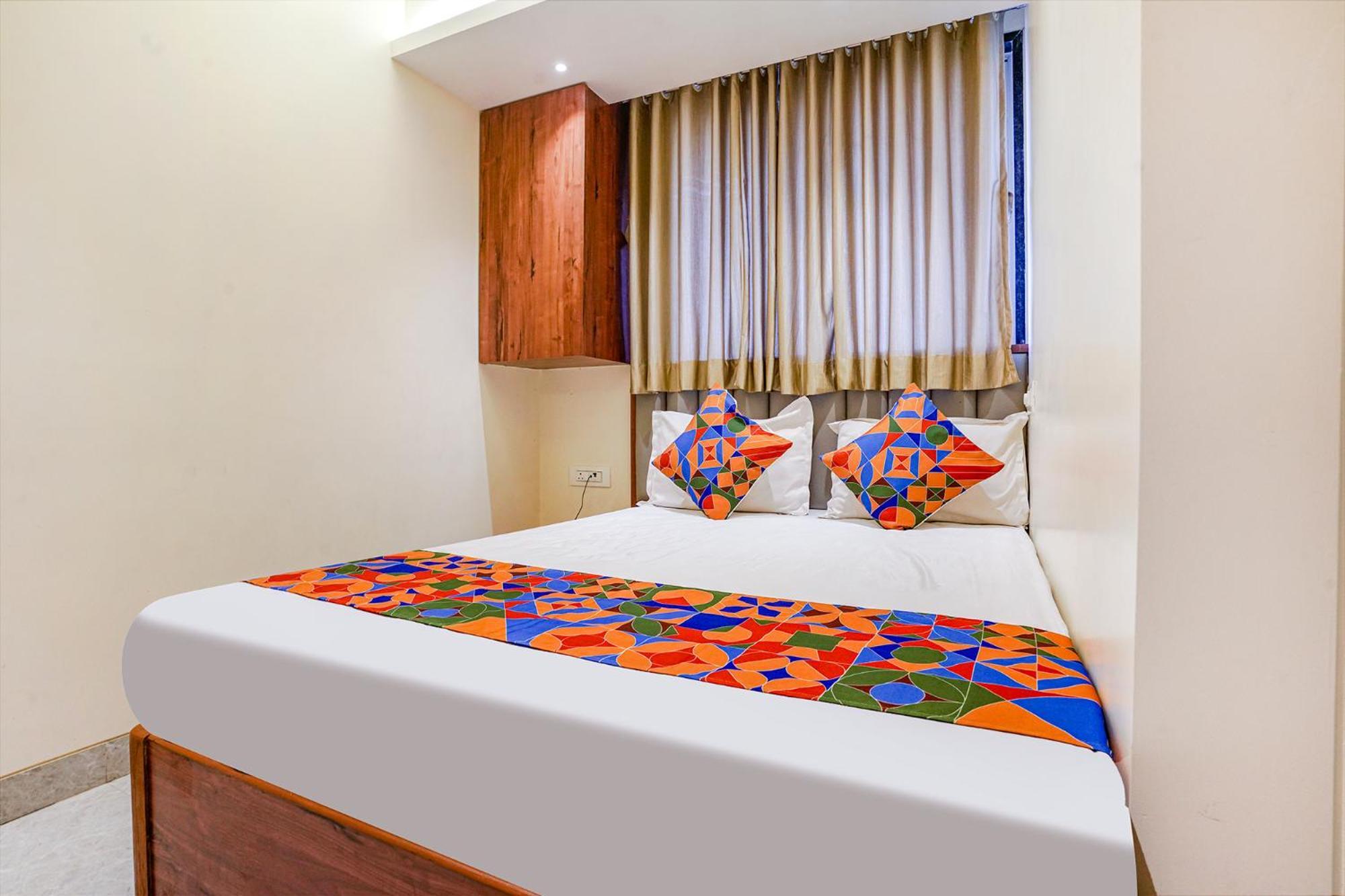 ホテル Fabexpress Utsav Residency - Nr Panvel Jāmb エクステリア 写真