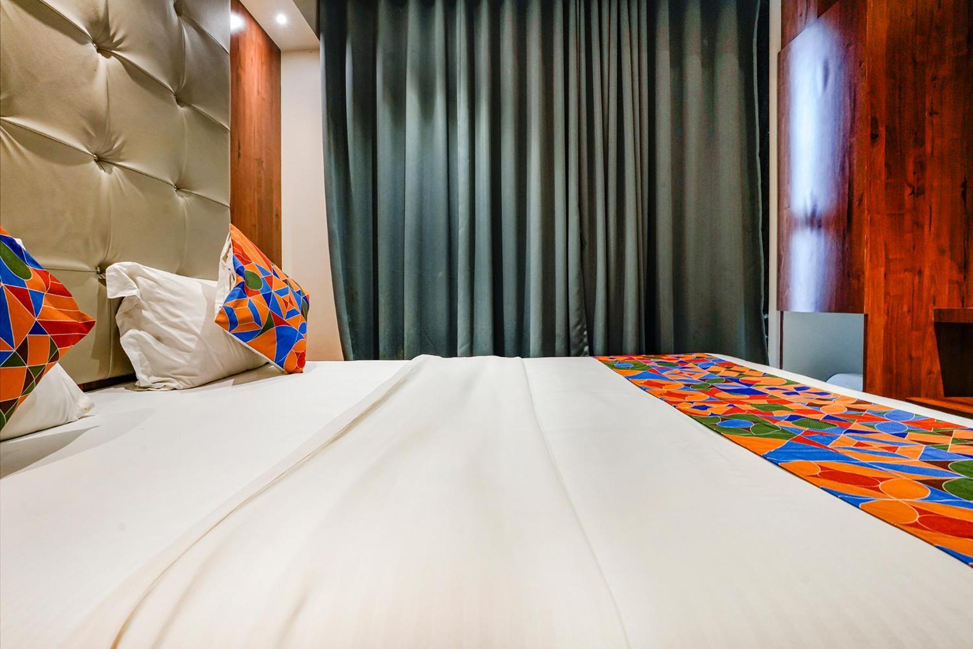 ホテル Fabexpress Utsav Residency - Nr Panvel Jāmb エクステリア 写真