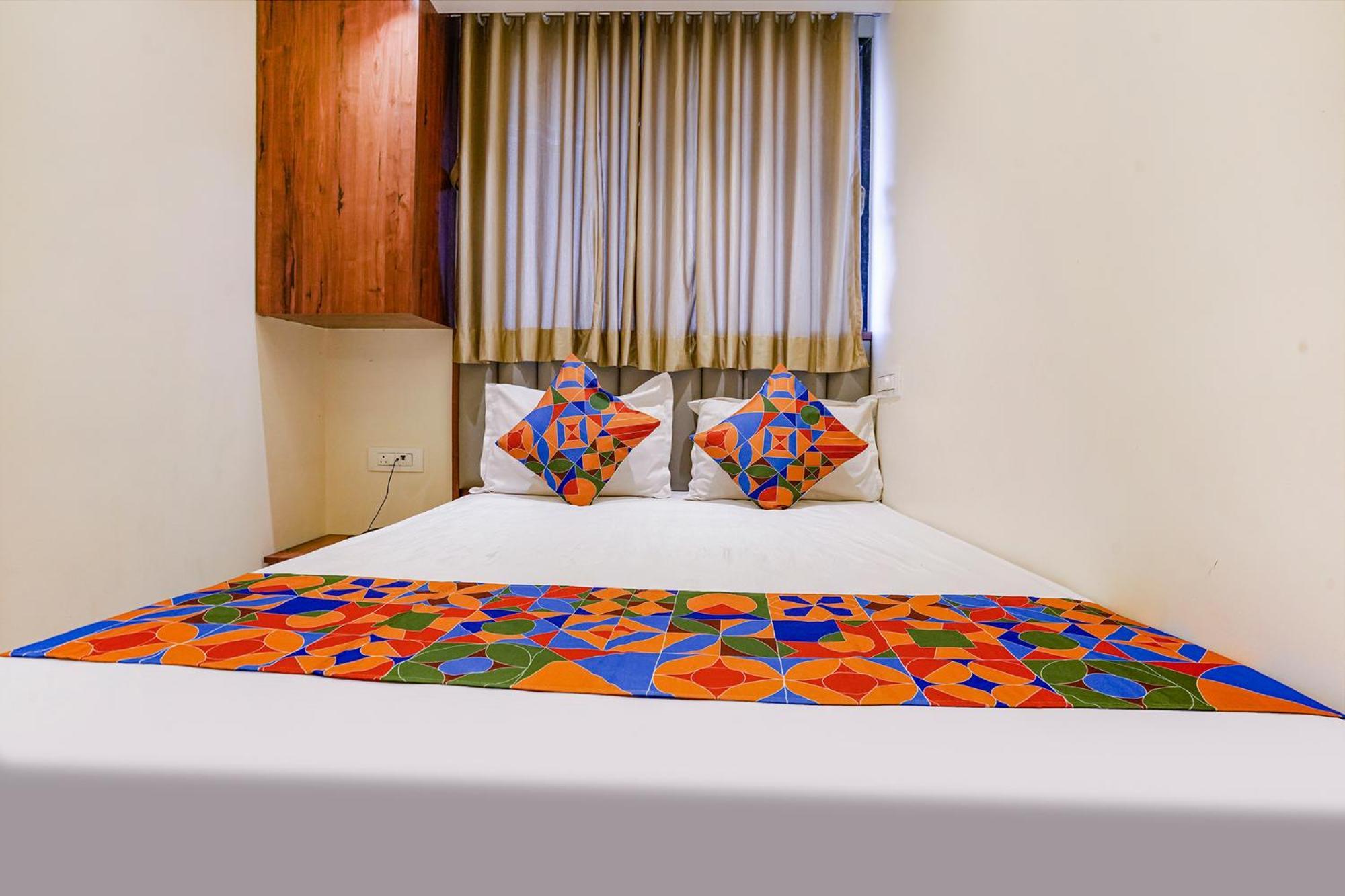 ホテル Fabexpress Utsav Residency - Nr Panvel Jāmb エクステリア 写真